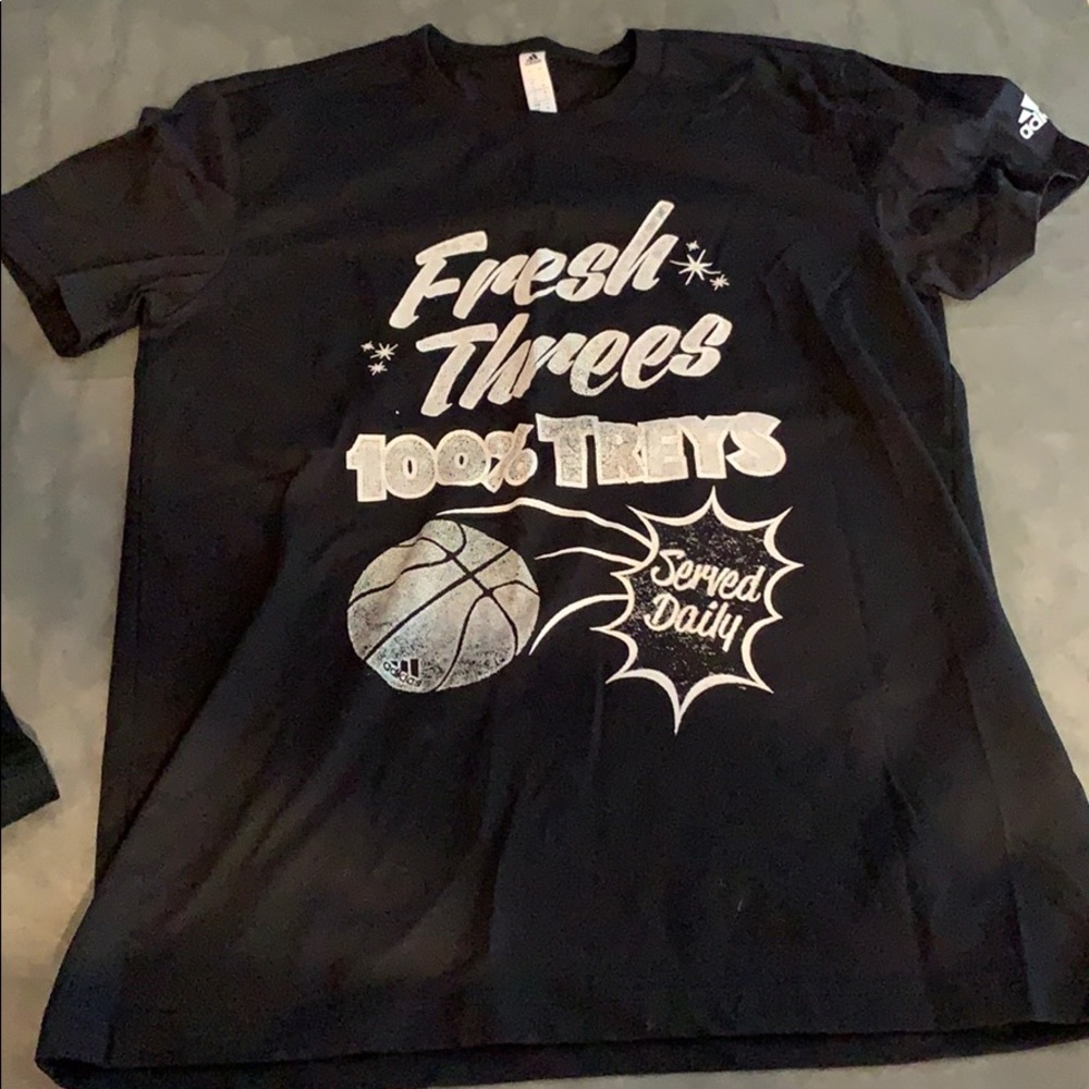 Brand new adidas tee 🧢